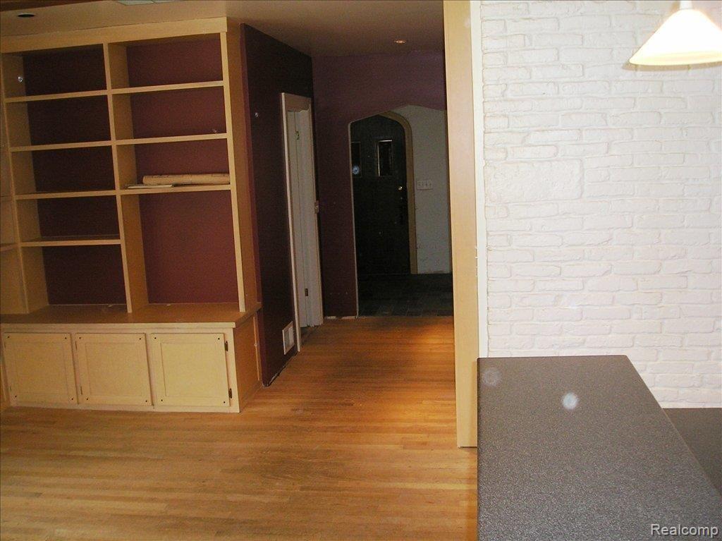 3224 Adams Road Troy, MI 48084 - Photo 5 of 16 Hallway