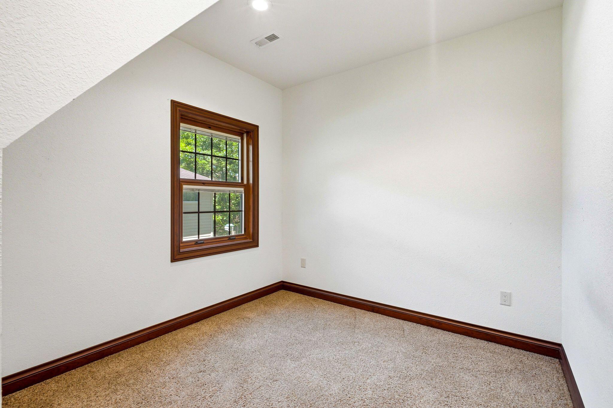 2125 North Peninsula Road Summit, WI 53066 - Photo 21 of 39 2nd Bedroom