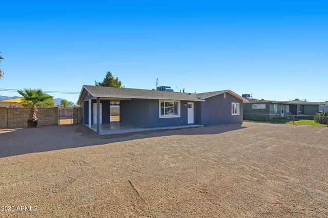 a view of a house with a backyard