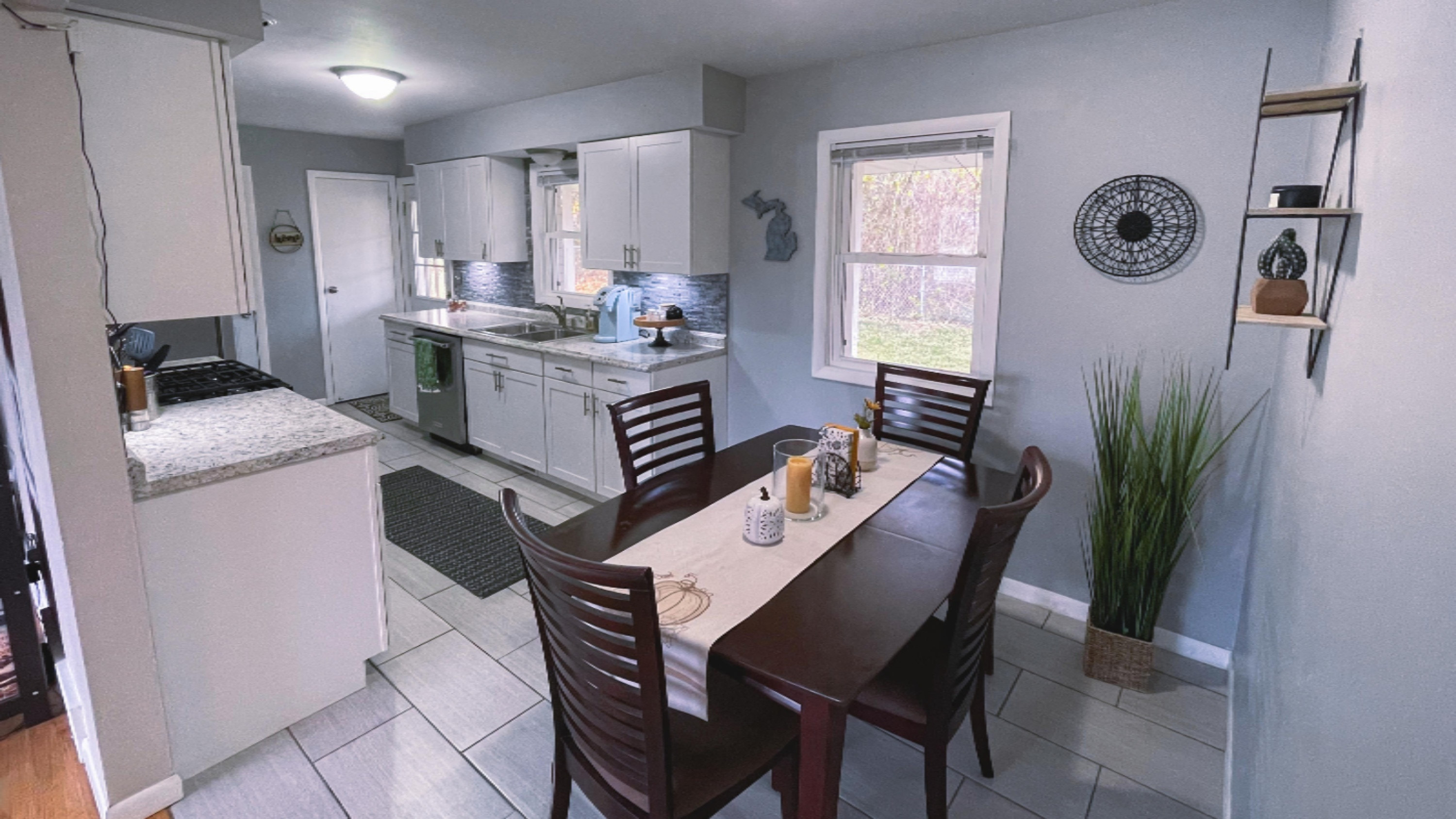 2195 Russell Road Benton Harbor, MI 49022 - Photo 6 of 25 7
