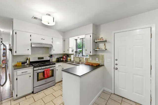 $600,000 | 606 West N Loop Boulevard, Austin, TX 78751