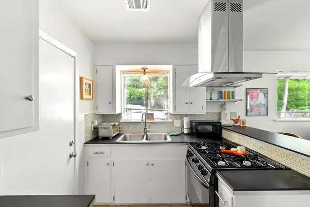 $600,000 | 606 West N Loop Boulevard, Austin, TX 78751