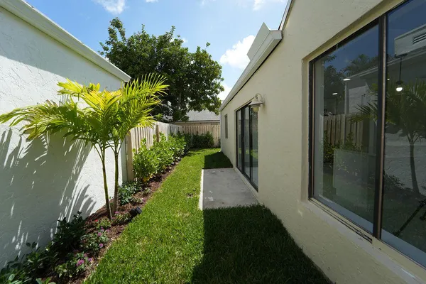 $649,900 | 875 Northwest 22nd Avenue, Delray Beach, FL 33445