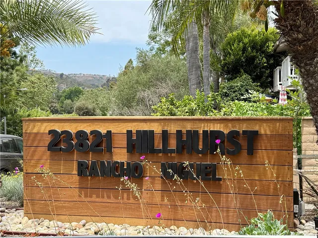 a view of outdoor space with yard