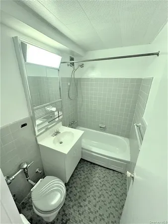 $329,000 | 99-06 58th Avenue, Unit 3H | South Corona