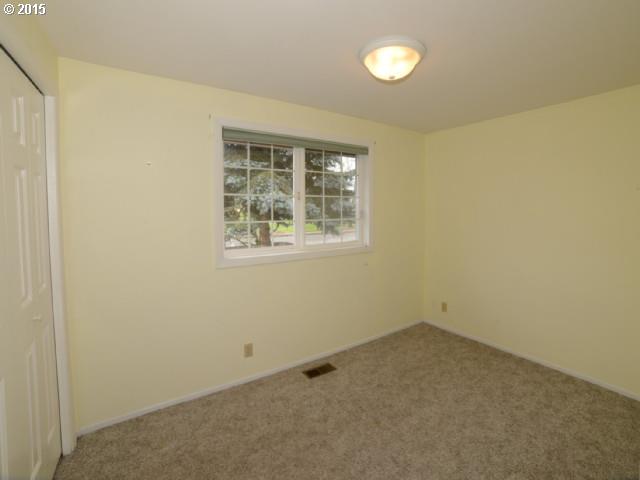 3504 E Street Springfield, OR 97478 - Photo 9 of 16 an empty room with a window
