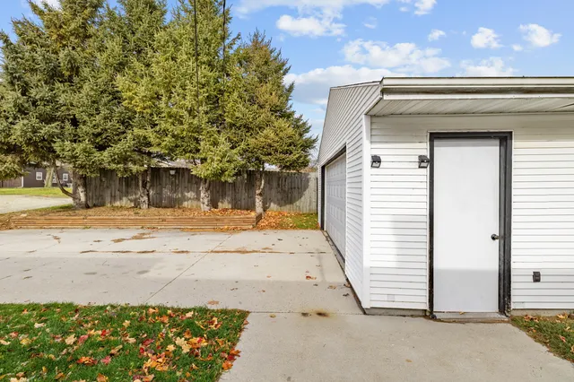 $189,900 | 1330 Mayflower Avenue, Sheboygan, WI 53083