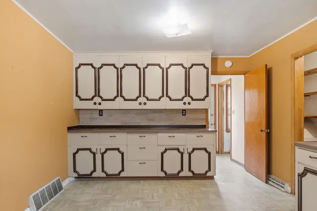 $189,900 | 1330 Mayflower Avenue, Sheboygan, WI 53083