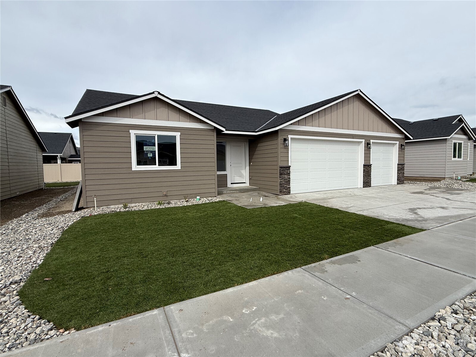 138 Salmon Drive Wenatchee, WA 98801 - Photo 1 of 26