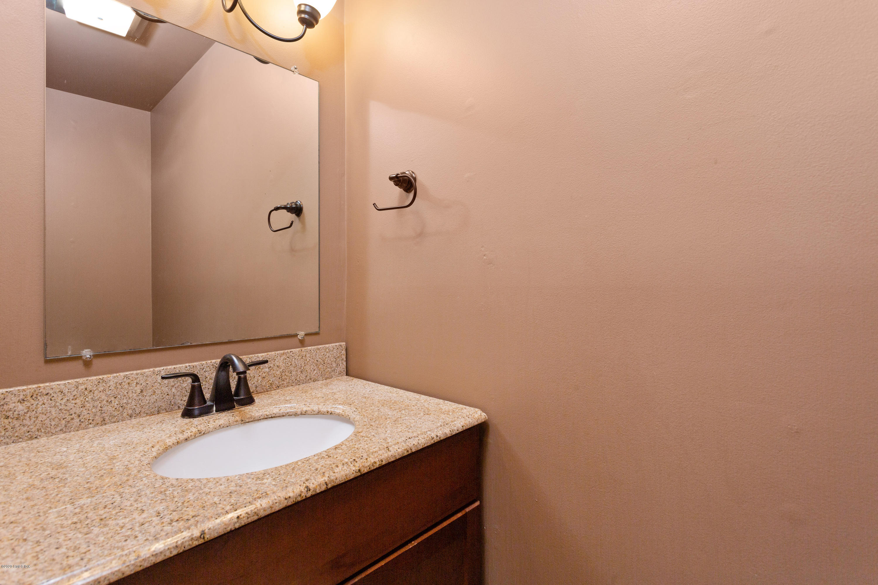 79 Summit Road Riverside, CT 06878 - Photo 17 of 30 Powder Room