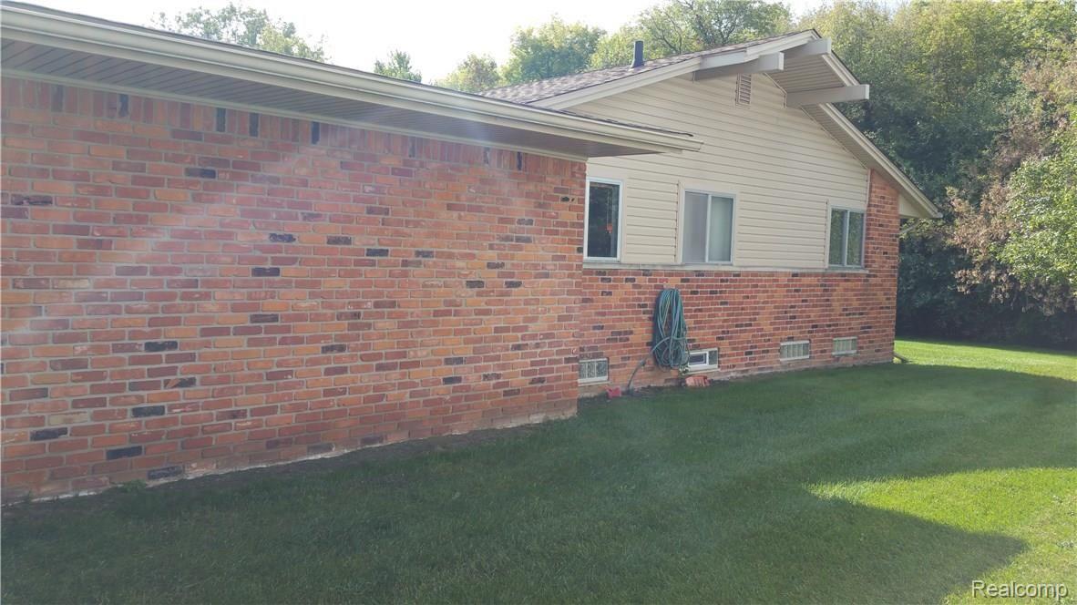 18747 Gill Road Livonia, MI 48152 - Photo 28 of 29 20161006_135442.jpg