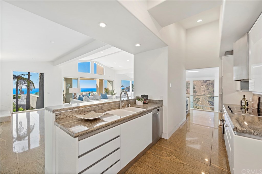 530 Emerald Bay Laguna Beach, CA 92651 - Photo 16 of 44