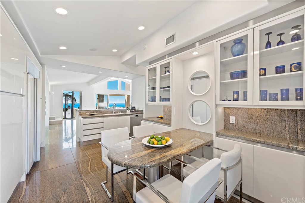 530 Emerald Bay Laguna Beach, CA 92651 - Photo 18 of 44