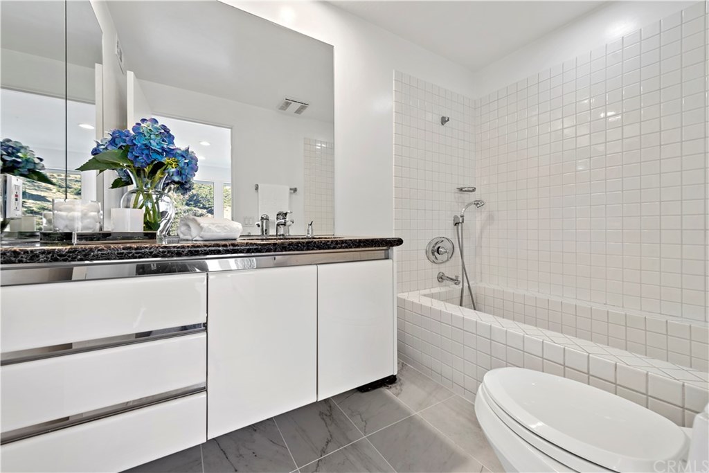 530 Emerald Bay Laguna Beach, CA 92651 - Photo 35 of 44