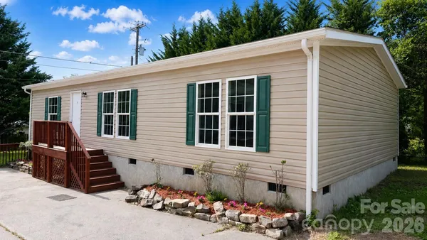 $300,000 | 106 Central Avenue, Swannanoa, NC 28778