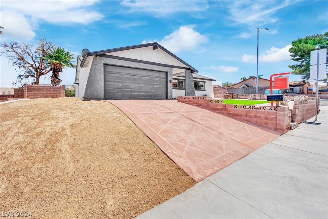 715 Greenway Road Henderson, NV 89002 - Photo 3 of 33