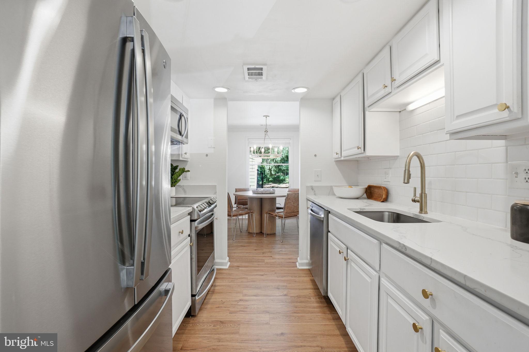 1579 Poplar Grove Drive Reston, VA 20194 - Photo 6 of 25