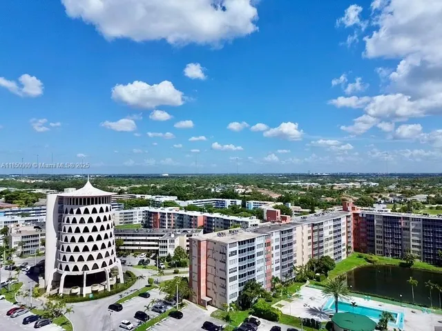 $217,999 | 1770 Northeast 191st Street, Unit 7171, Miami, FL 33179