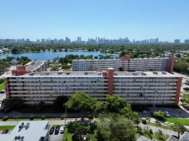 $217,999 | 1770 Northeast 191st Street, Unit 7171, Miami, FL 33179