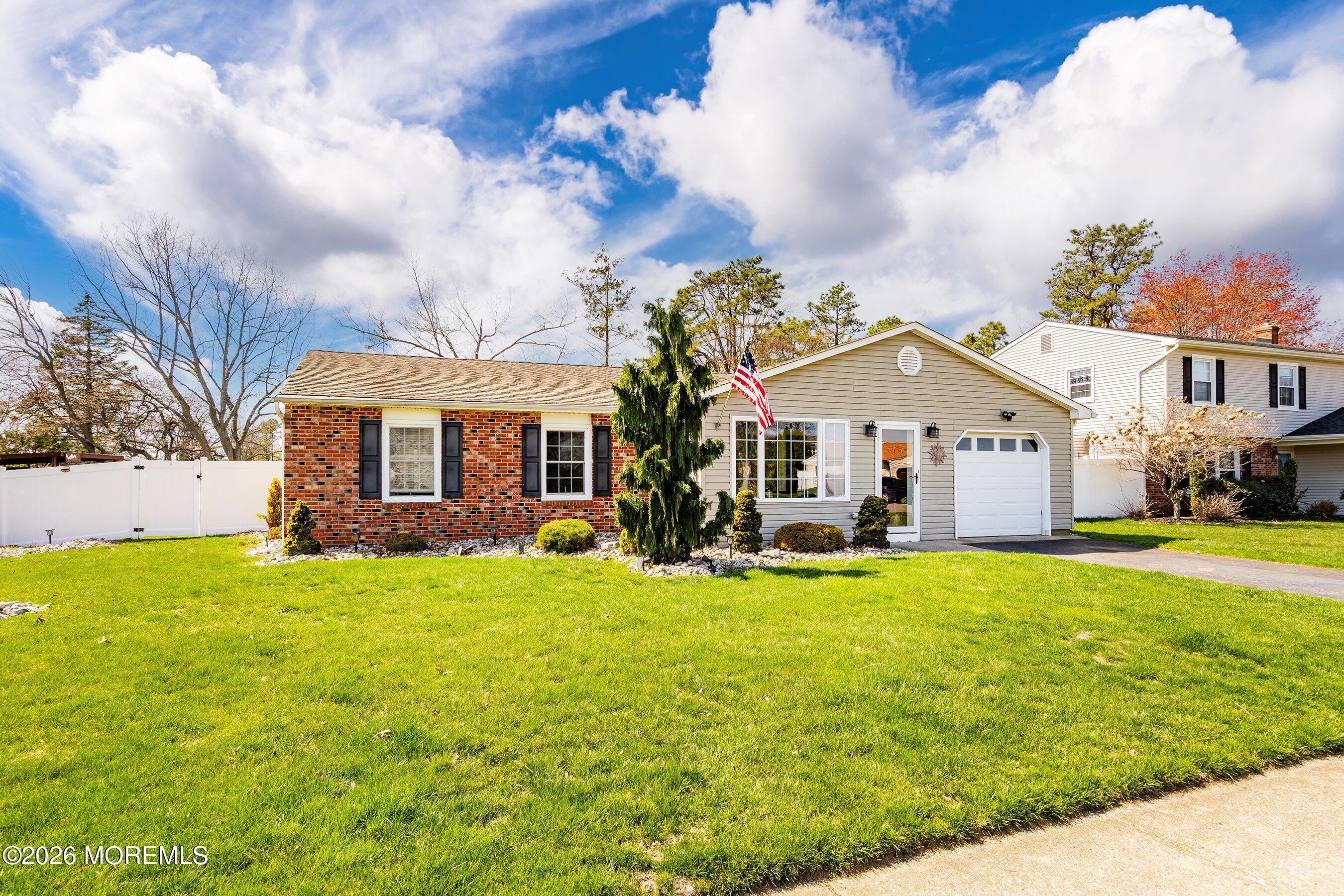 45 Pine Needle Street Howell, NJ 07731 - Photo 2 of 37 1000019797