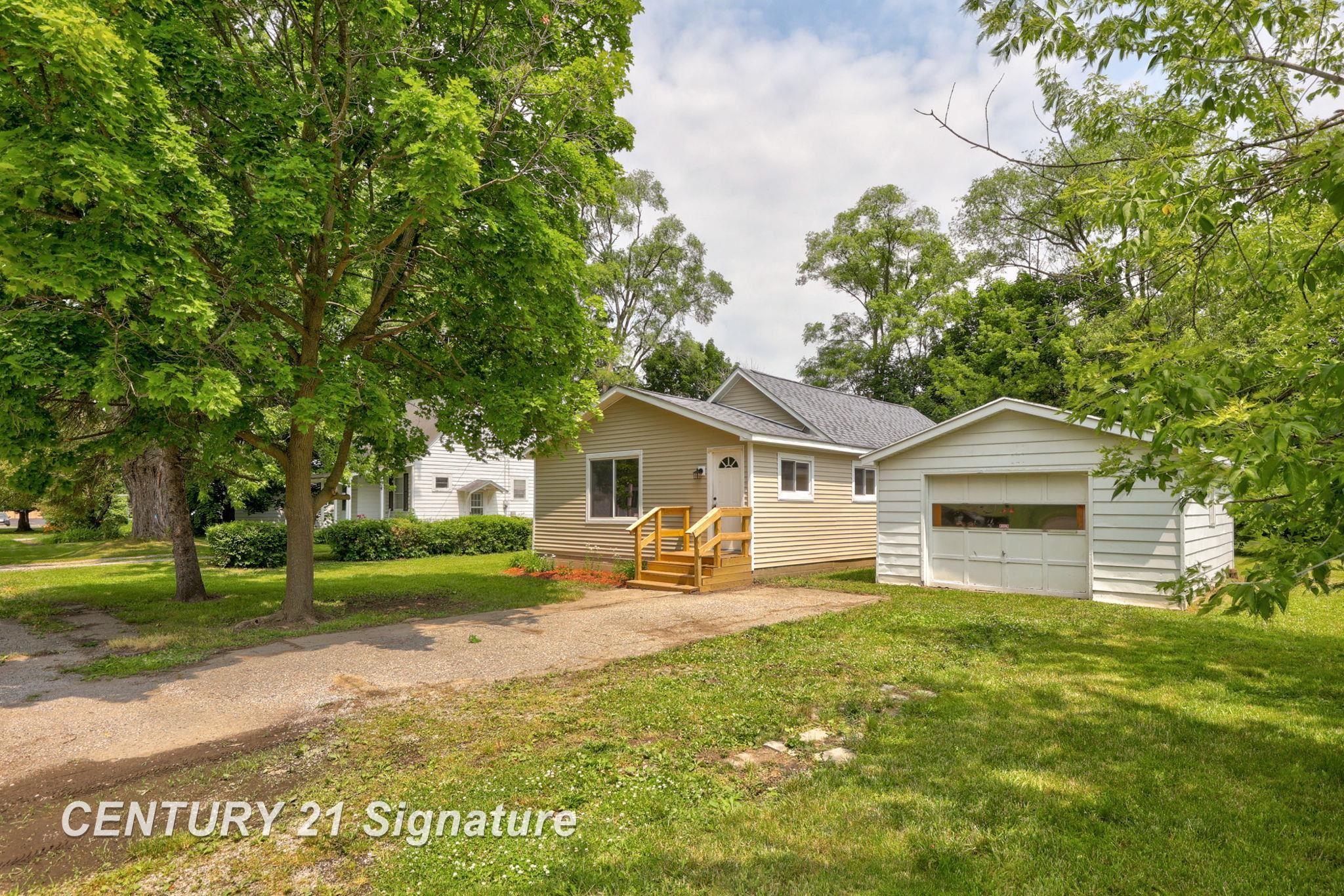 6255 McKinley Road Bridgeport, MI 48722 - Photo 3 of 31 50146399-88353c14-94cb-4244-b6f2-dee601084b79.JPG