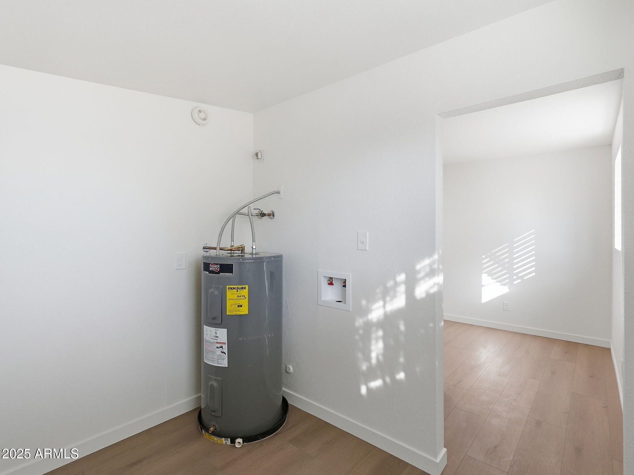 1428 South Palo Verde Drive Apache Junction, AZ 85120 - Photo 11 of 37 a view of a living room