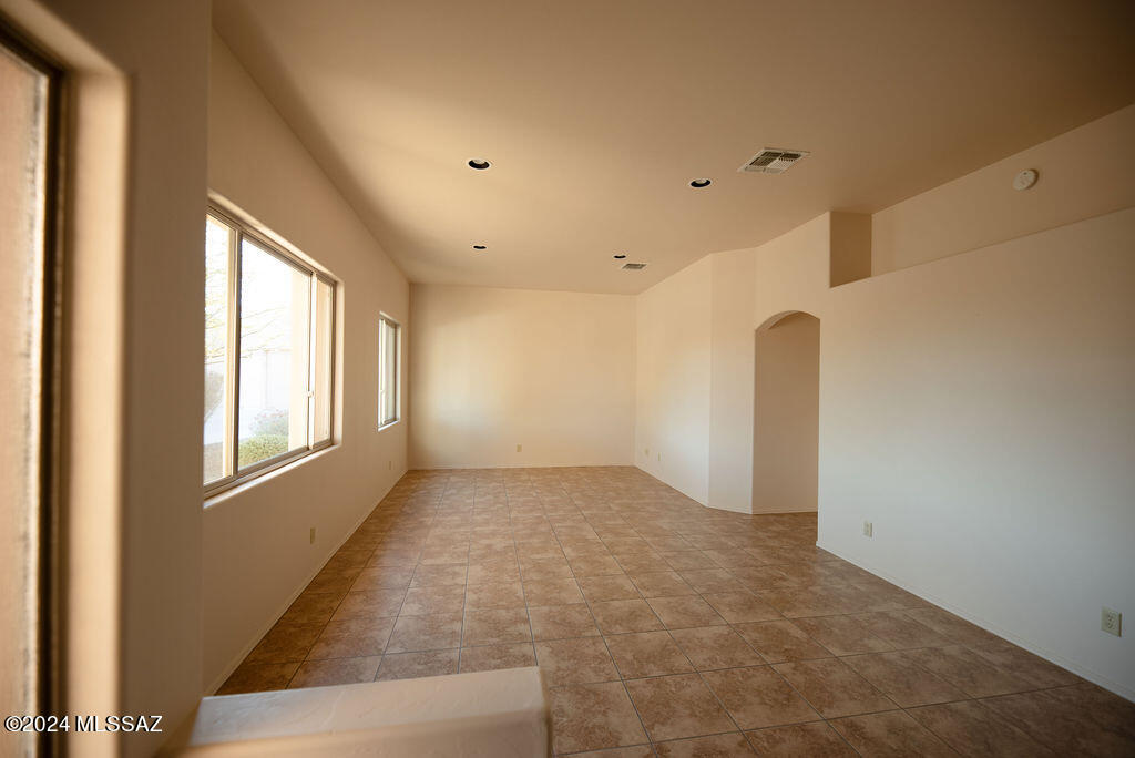 7611 West Rising Ridge Road Tucson, AZ 85743 - Photo 9 of 38 Gallery Image 9