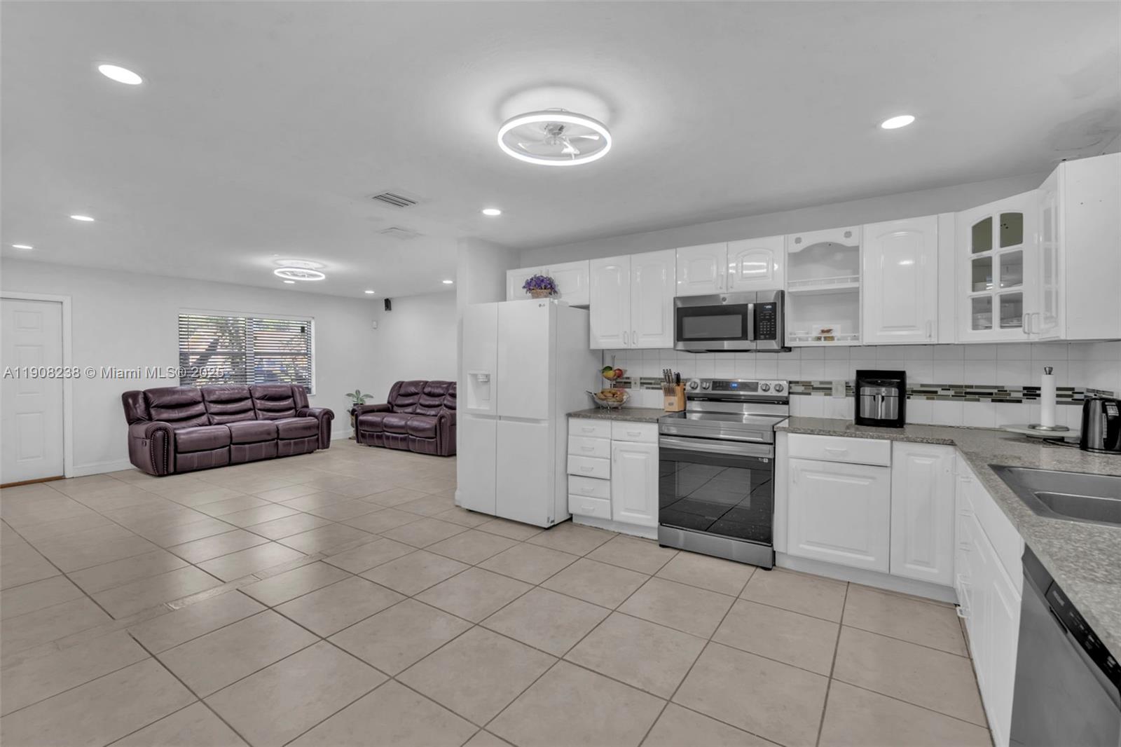 1821 Southwest 98th Terrace Miramar, FL 33025 - Photo 11 of 22