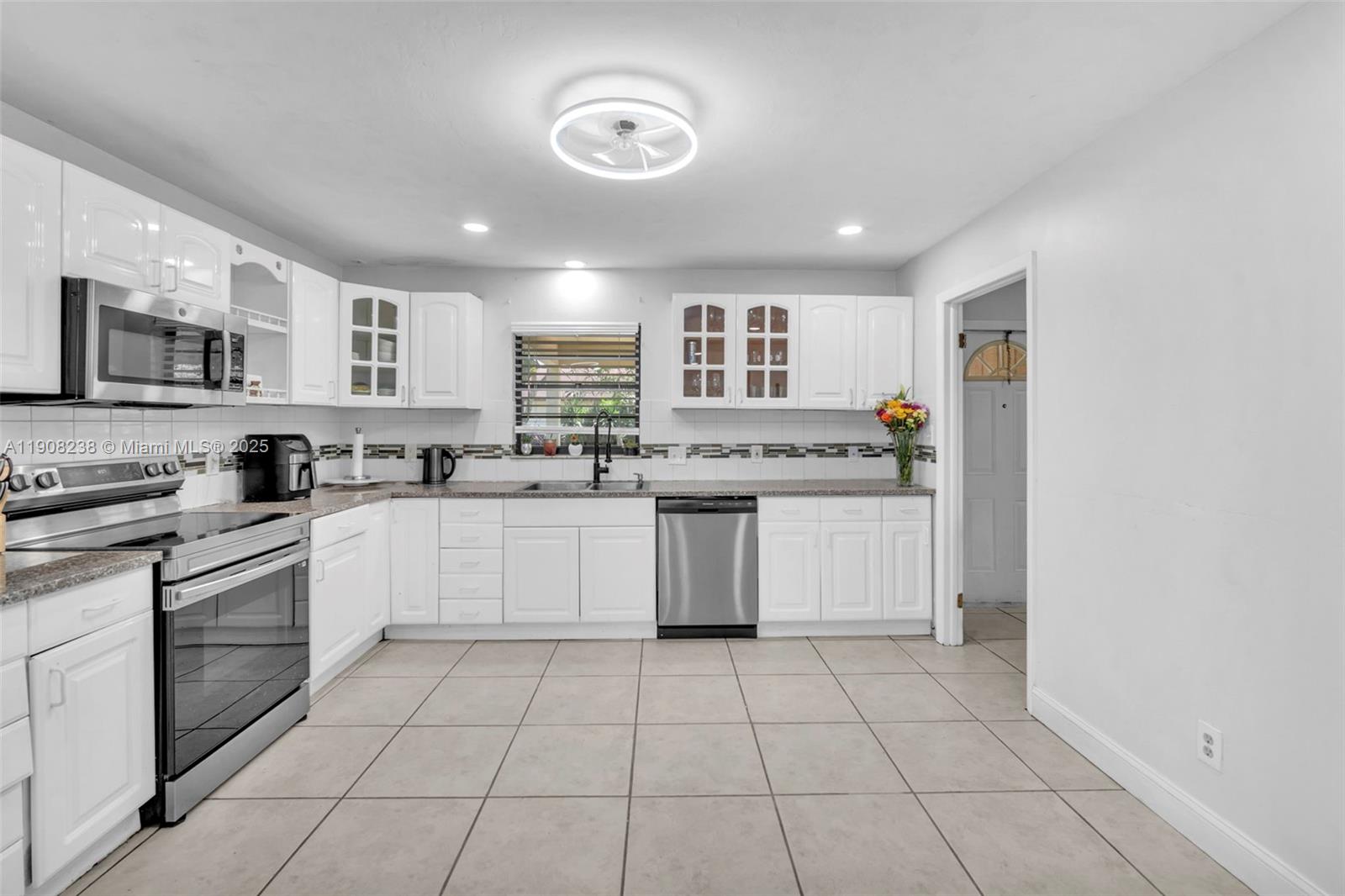 1821 Southwest 98th Terrace Miramar, FL 33025 - Photo 13 of 22