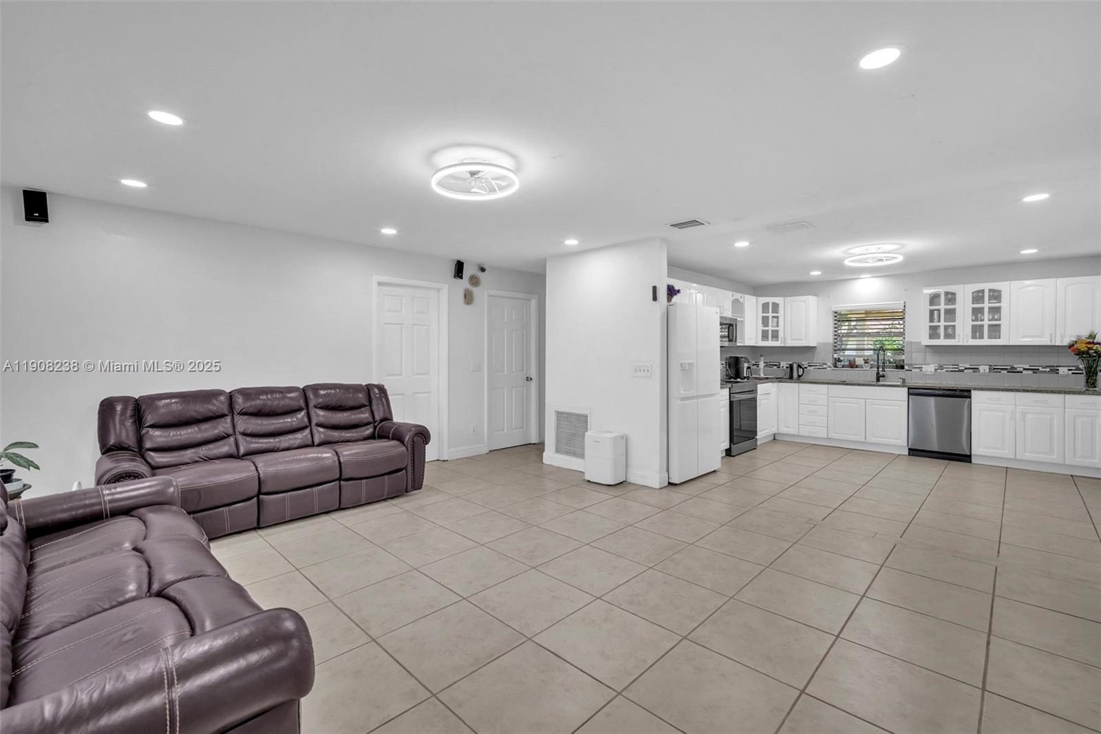 1821 Southwest 98th Terrace Miramar, FL 33025 - Photo 2 of 22