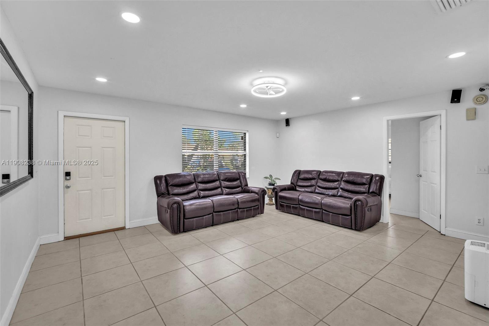 1821 Southwest 98th Terrace Miramar, FL 33025 - Photo 3 of 22