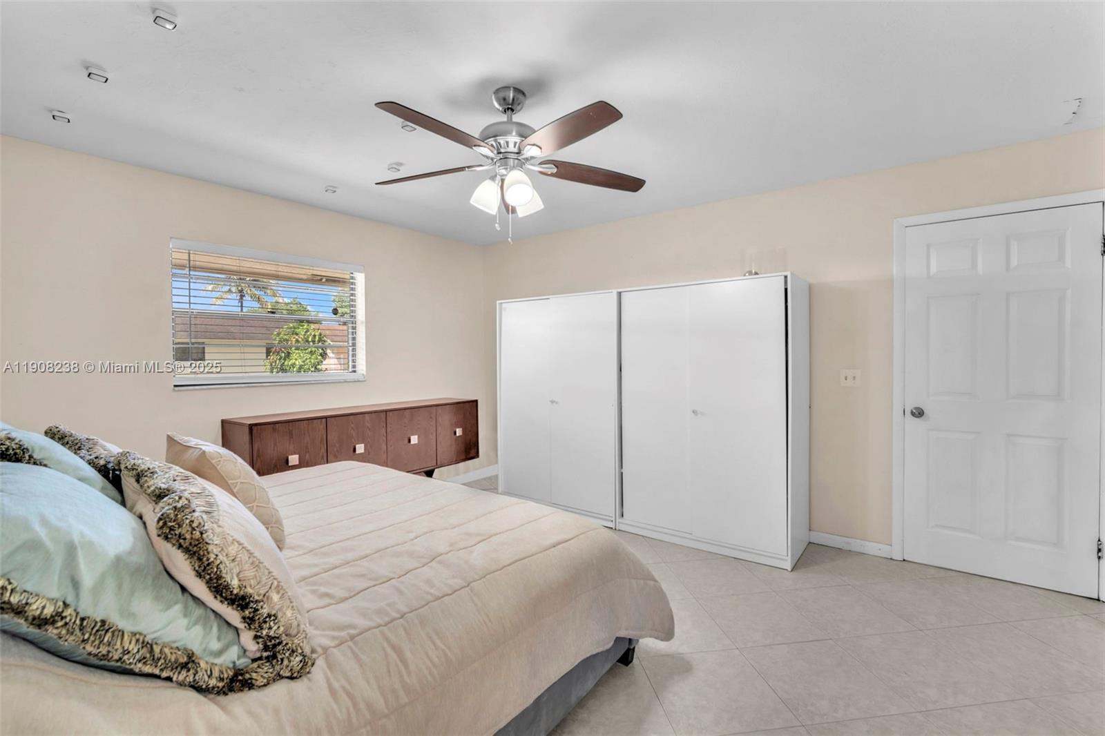 1821 Southwest 98th Terrace Miramar, FL 33025 - Photo 6 of 22