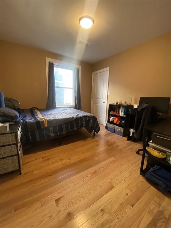 32 Linden Street, Unit 7 Brookline, MA 02445 - Photo 4 of 9