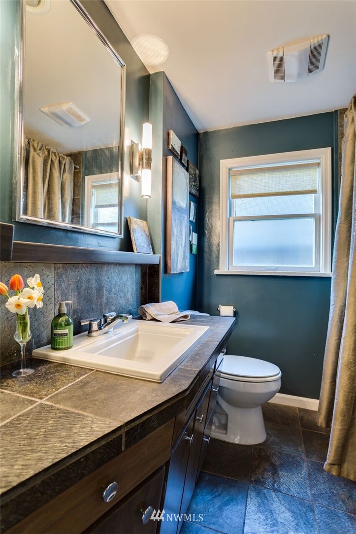 7512 California Avenue Southwest Seattle, WA 98136 - Photo 12 of 24 Gallery Image 12