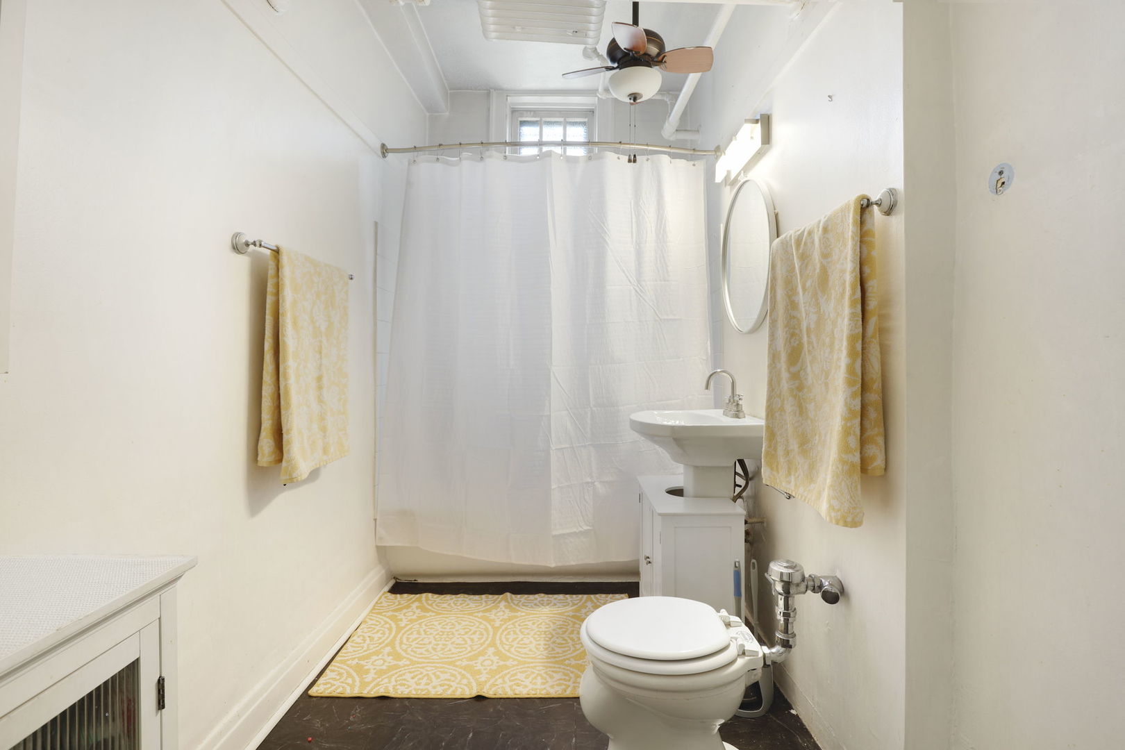 1360 East Madison Park, Unit B Chicago, IL 60615 - Photo 15 of 25 a bathroom with a toilet and a shower