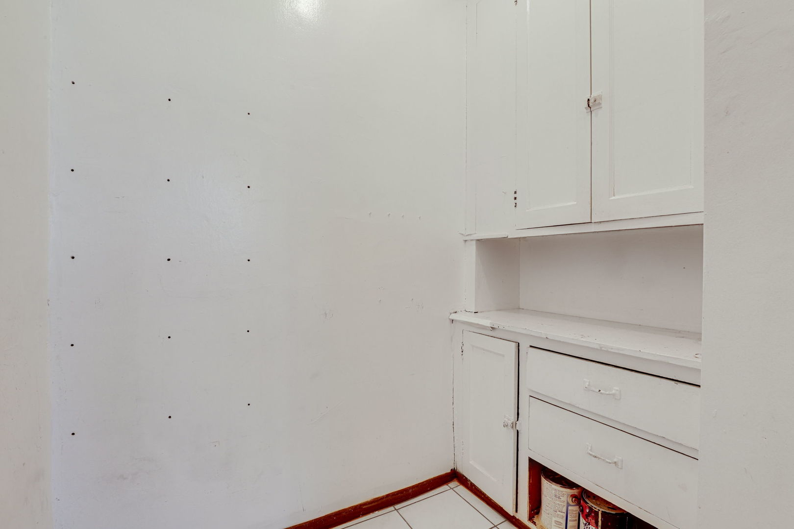 1360 East Madison Park, Unit B Chicago, IL 60615 - Photo 18 of 25 a view of cabinets