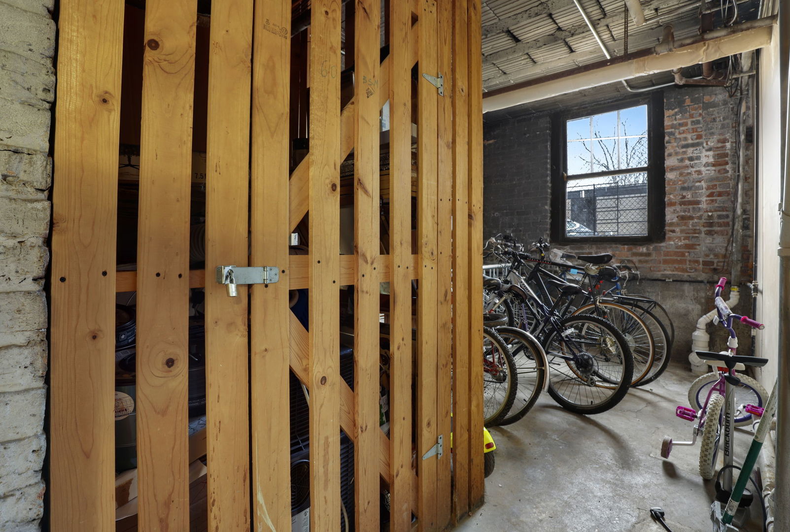 1360 East Madison Park, Unit B Chicago, IL 60615 - Photo 20 of 25 a view of a room with gym equipment