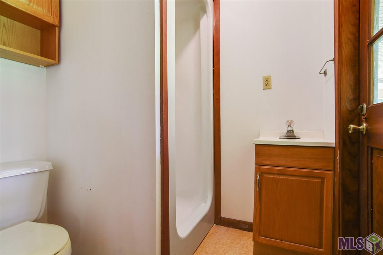 10236 Arnold Road Denham Springs, LA 70726 - Photo 8 of 15 Bathroom off bonus room