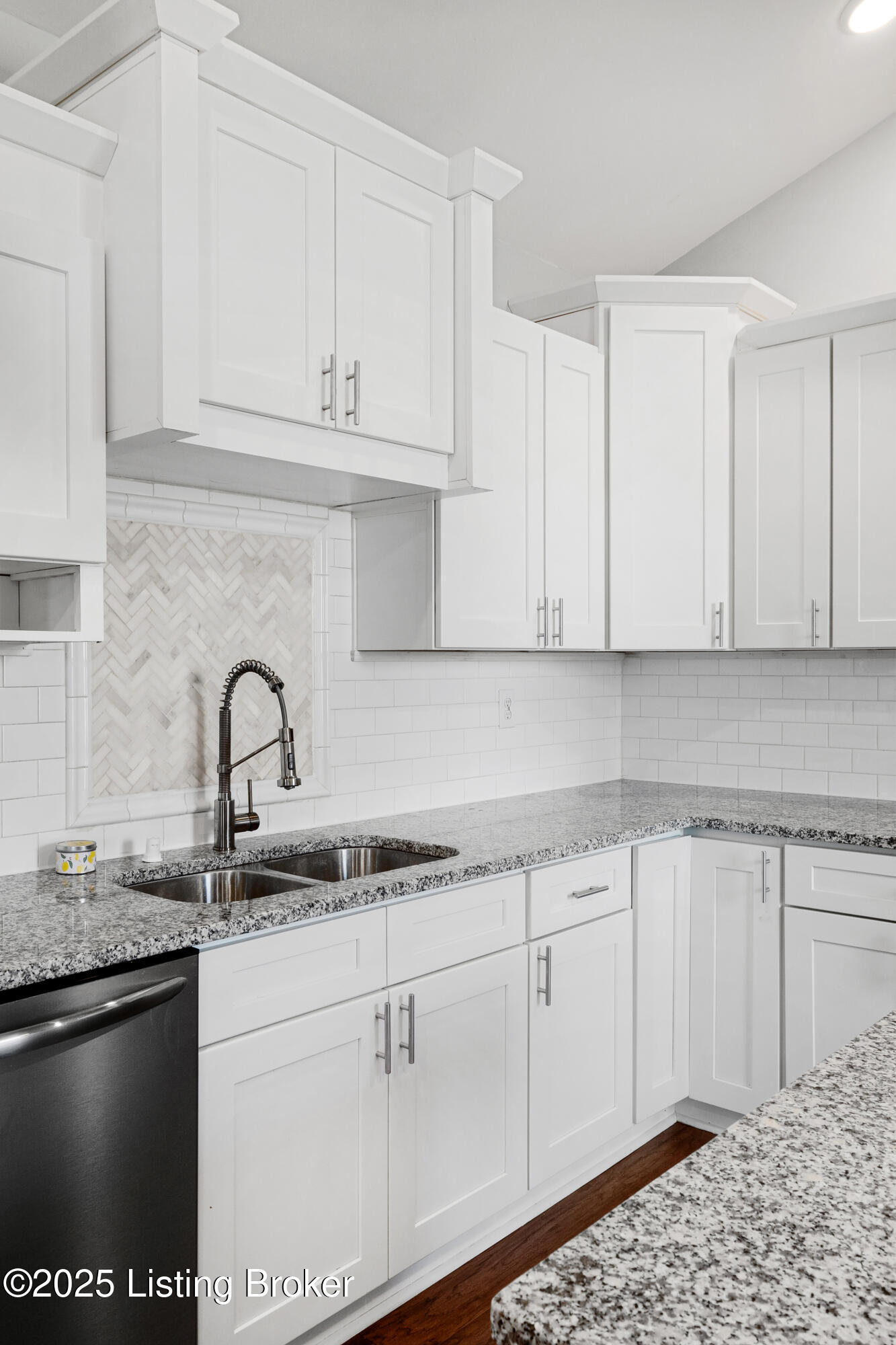 3063 University Road Louisville, KY 40206 - Photo 15 of 39 Kitchen