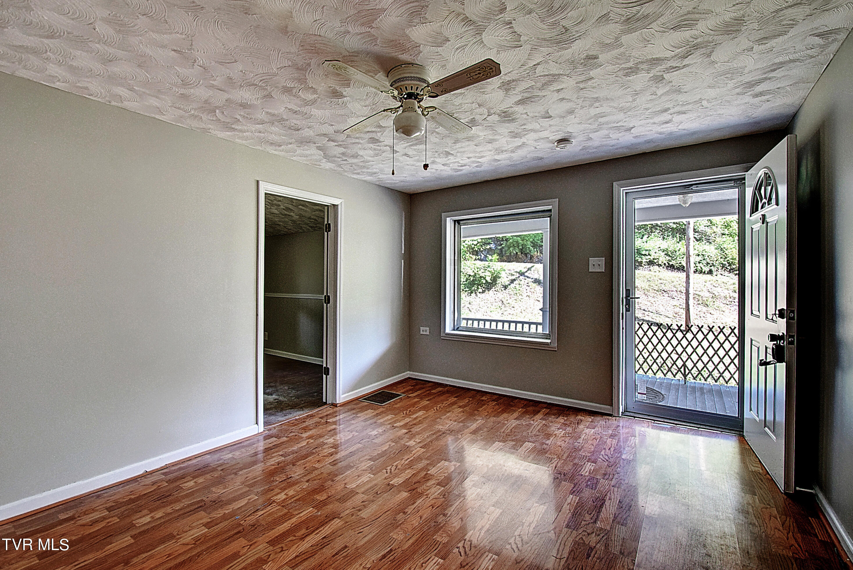 293 Old Watauga Road Elizabethton, TN 37643 - Photo 6 of 21 DSC_0076And8more