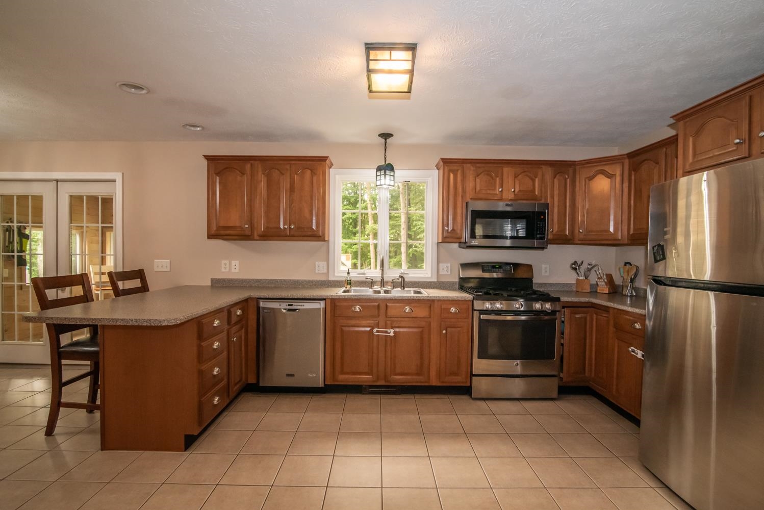 7 Dove Road Hooksett, NH 03106 - Photo 4 of 43