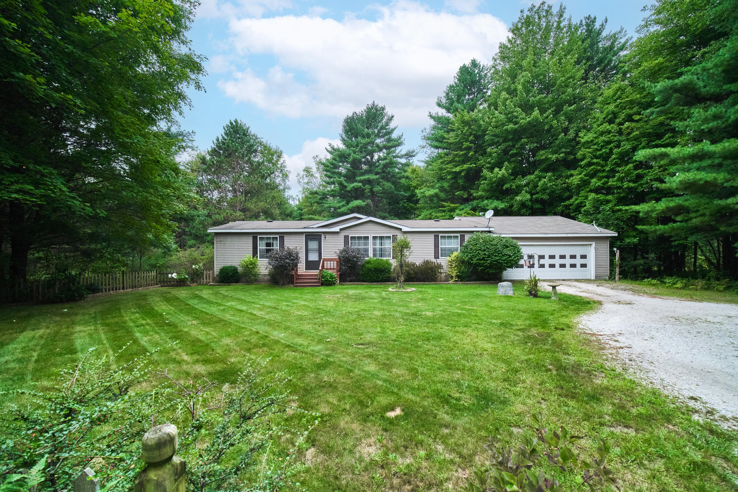 4825 North Weber Road Whitehall, MI 49461 - Photo 3 of 47 4825_N_Weber-44