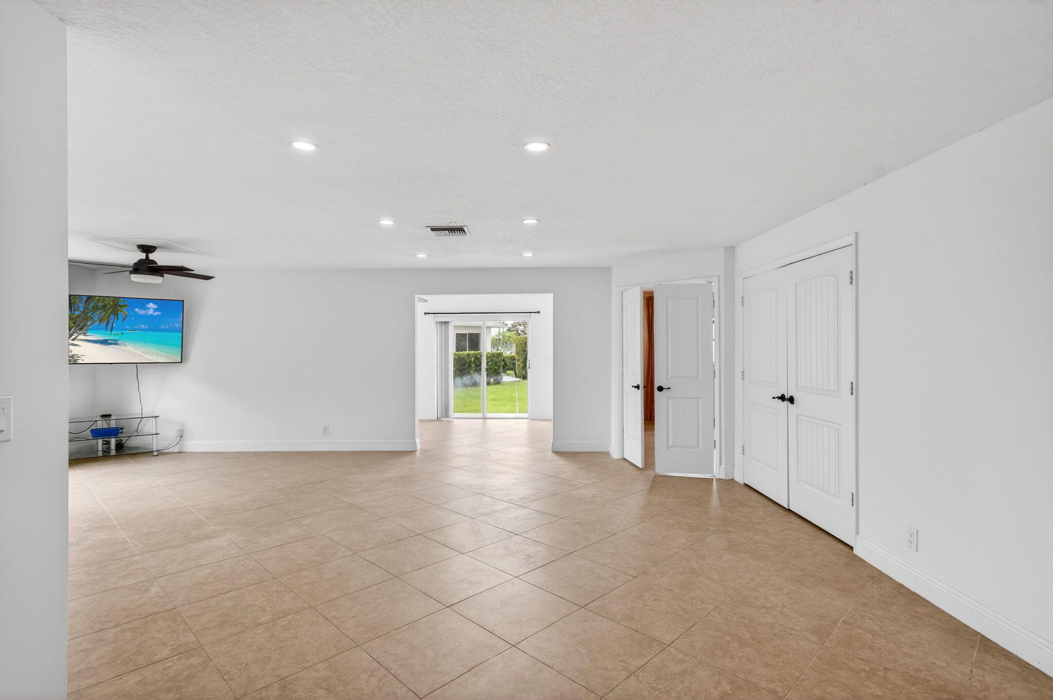 6038 Lasalle Road Delray Beach, FL 33484 - Photo 12 of 84 Living / Dining Room