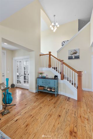 a view of entryway with livingroom