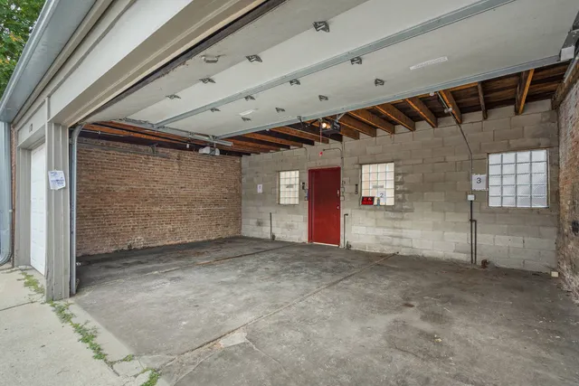 $4,400 | 2117 West Irving Park Road, Unit 2R, Chicago, IL 60618