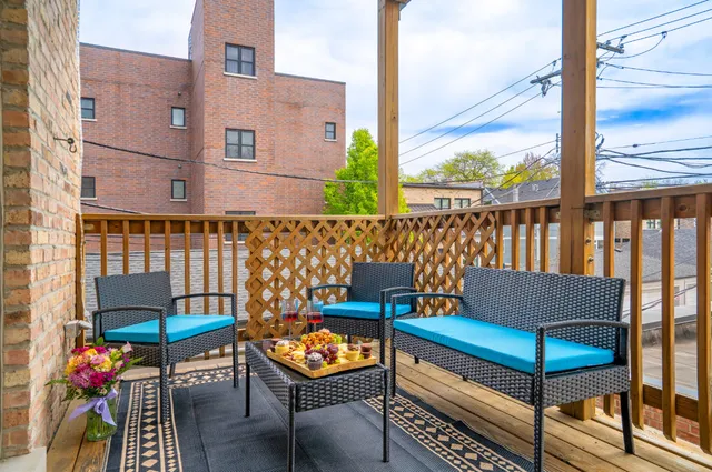 $4,400 | 2117 West Irving Park Road, Unit 2R, Chicago, IL 60618