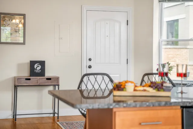 $4,400 | 2117 West Irving Park Road, Unit 2R, Chicago, IL 60618