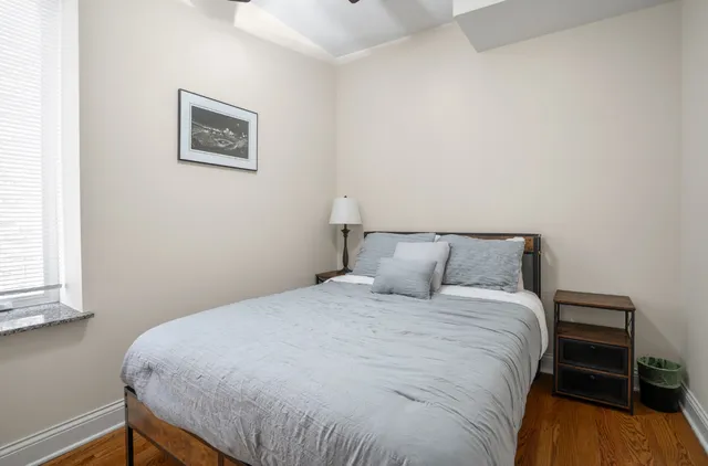 $4,400 | 2117 West Irving Park Road, Unit 2R, Chicago, IL 60618