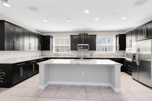 a view of an entryway with a livingroom