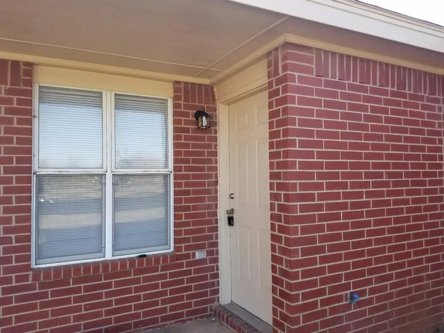 $950 | 1909 South Loop 289, Lubbock, TX 79423